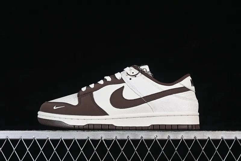 All Categories Nk SB Dunk Series Nk SB Dunk Low High-end Customized Low-top Shoes Nike SB Dunk Low Year of the Horse Limited Brown and White Embossed High-end Customized Low-top Casual Skateboard Shoes IQ1118-220